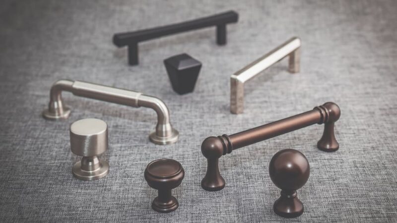 How to Choose Cabinet Pulls and Knobs